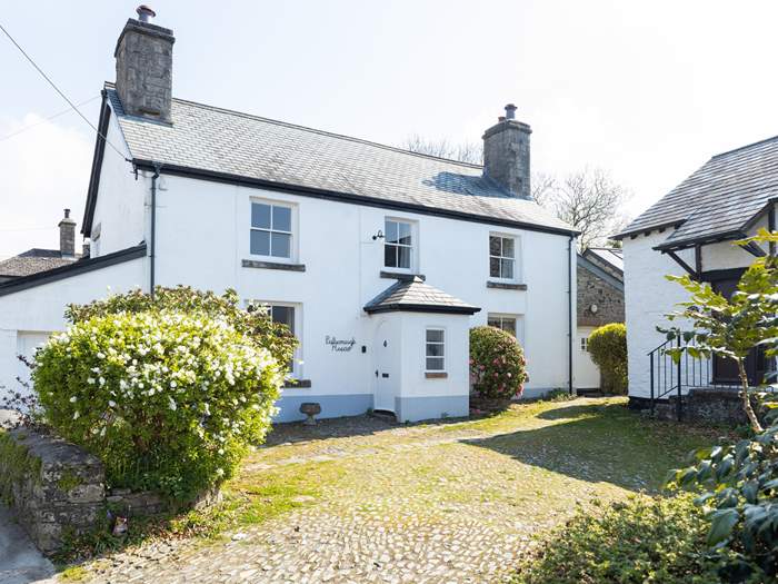 Pulborough House, Sleeps 8 in Tavistock