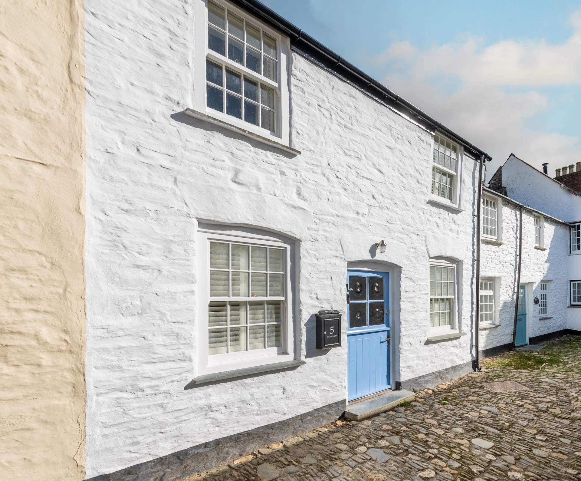 Come and enjoy a wonderful coastal escape at 5 Valency Row.