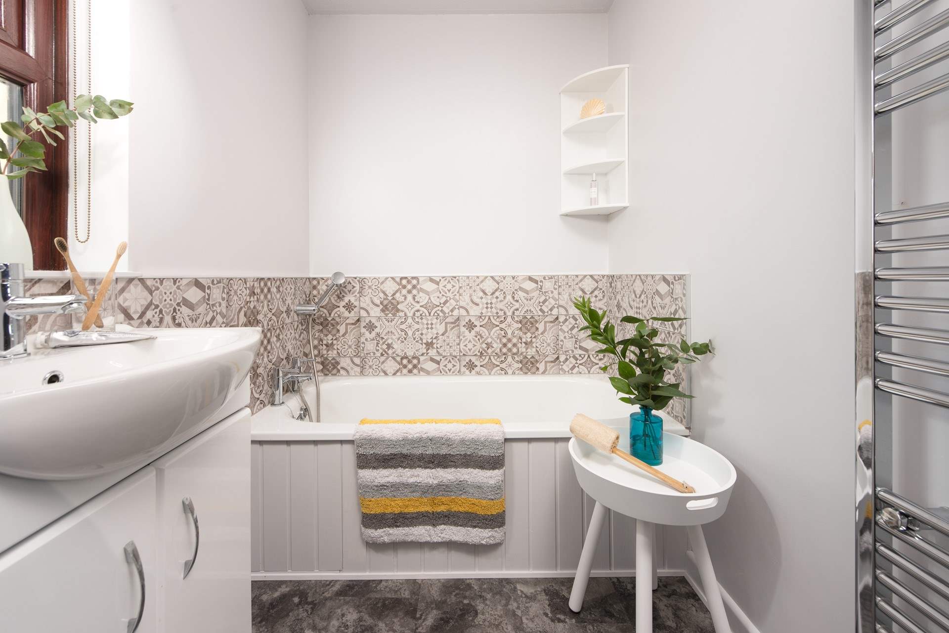 The en suite bathroom.