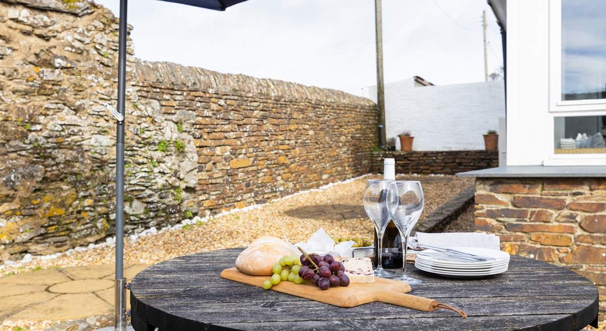 Al fresco dining in the Cornish sunshine, it's what holidays are made for!