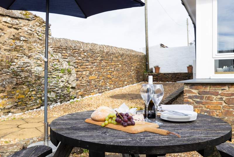 Al fresco dining in the Cornish sunshine, it's what holidays are made for!