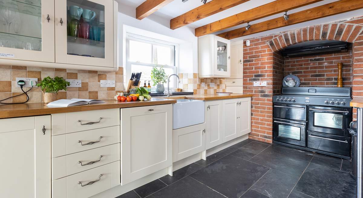 The kitchen has all the equipment you'll need including a fabulous electric range cooker. 