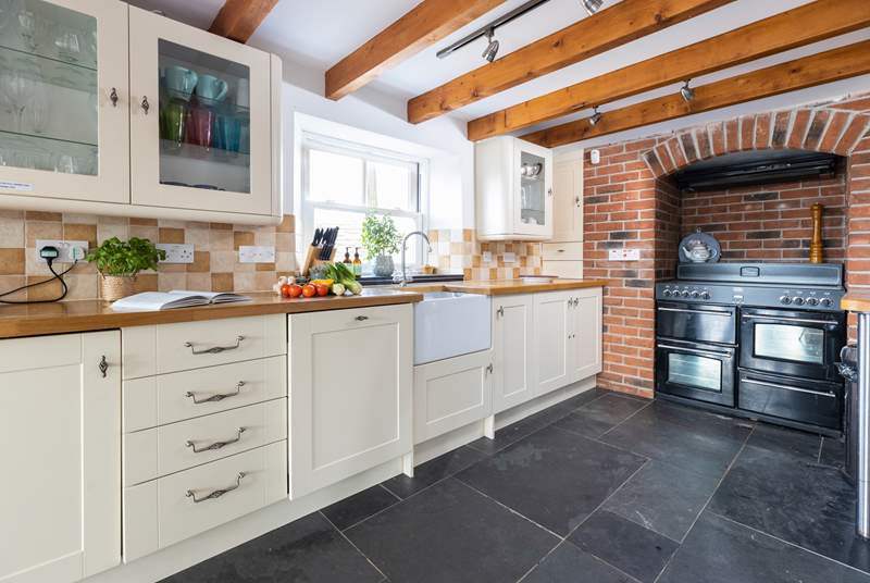 The kitchen has all the equipment you'll need including a fabulous electric range cooker. 