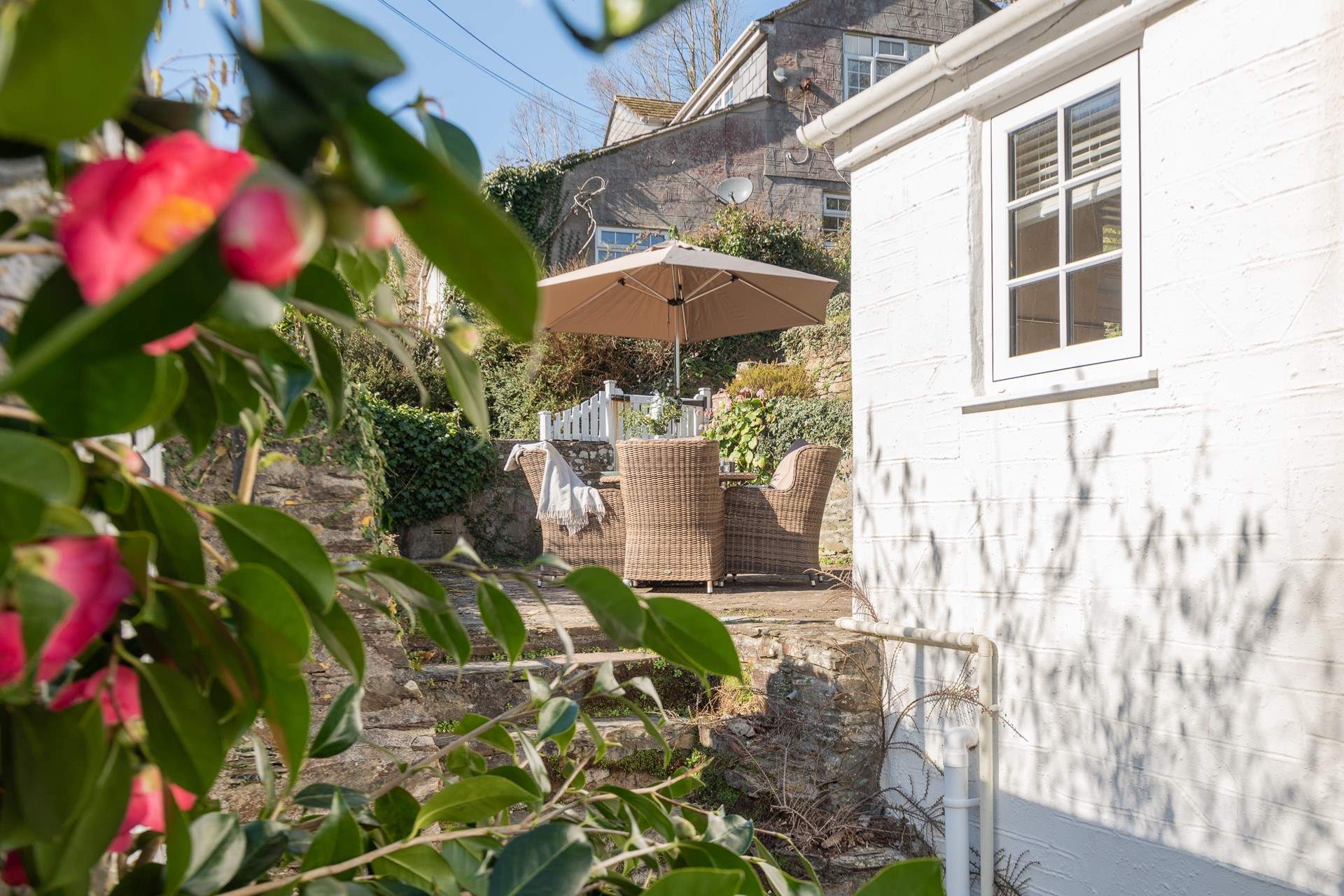The pretty seating-area. 