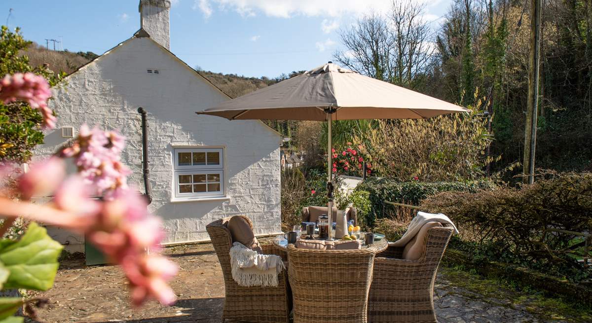 Enjoy meals alfresco style on the sunny terrace.