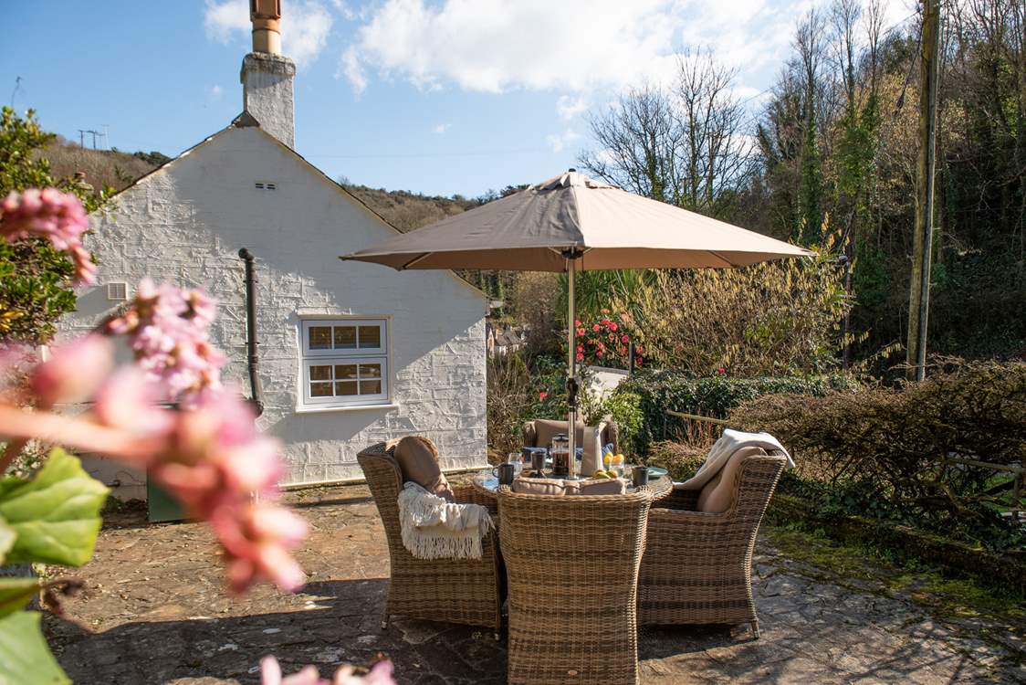 Enjoy meals alfresco style on the sunny terrace.