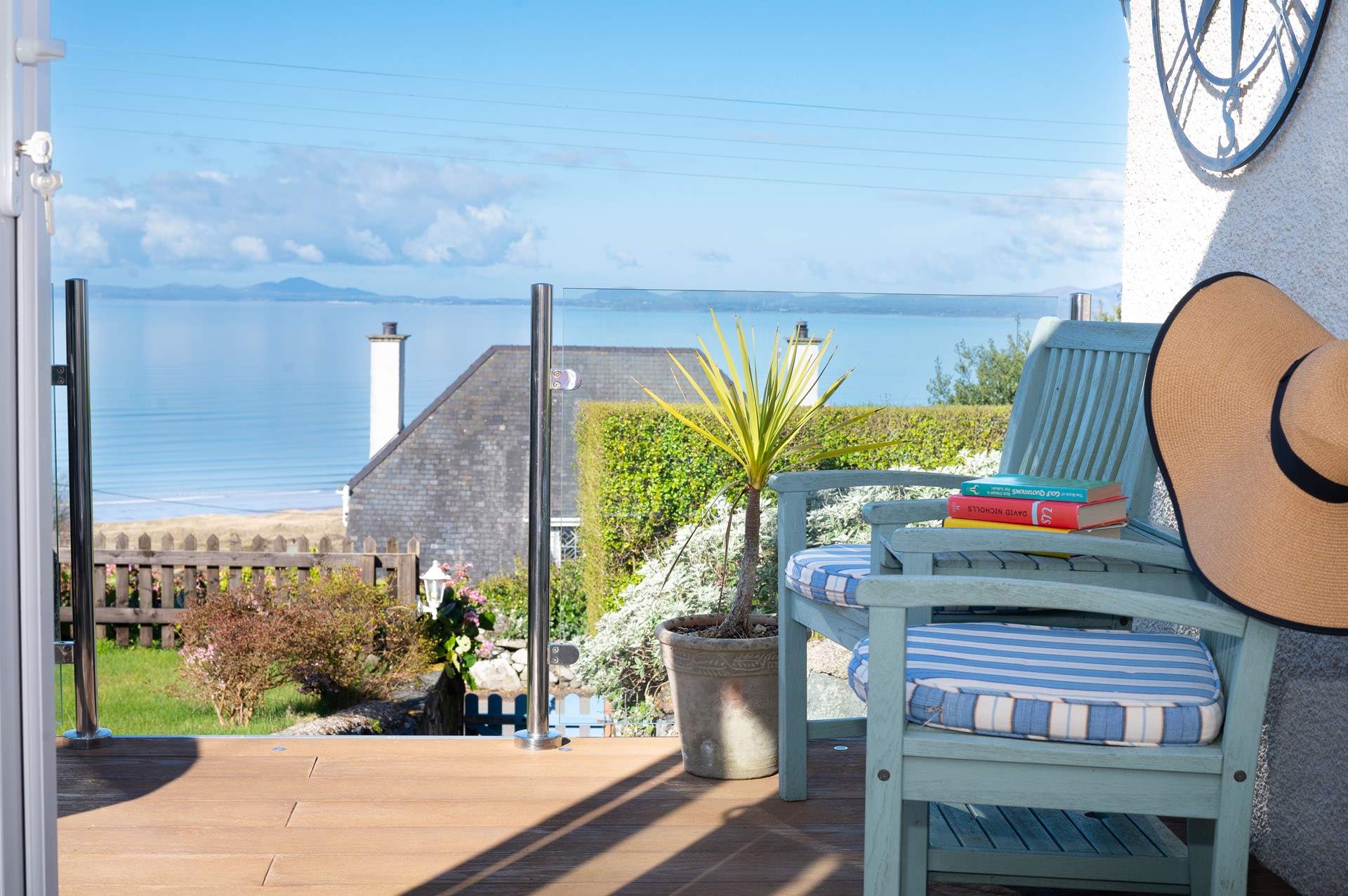 Experience coastal life in this comfortable bungalow, with Wales’ stunning coastline in view.
