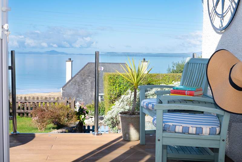 Experience coastal life in this comfortable bungalow, with Wales’ stunning coastline in view.