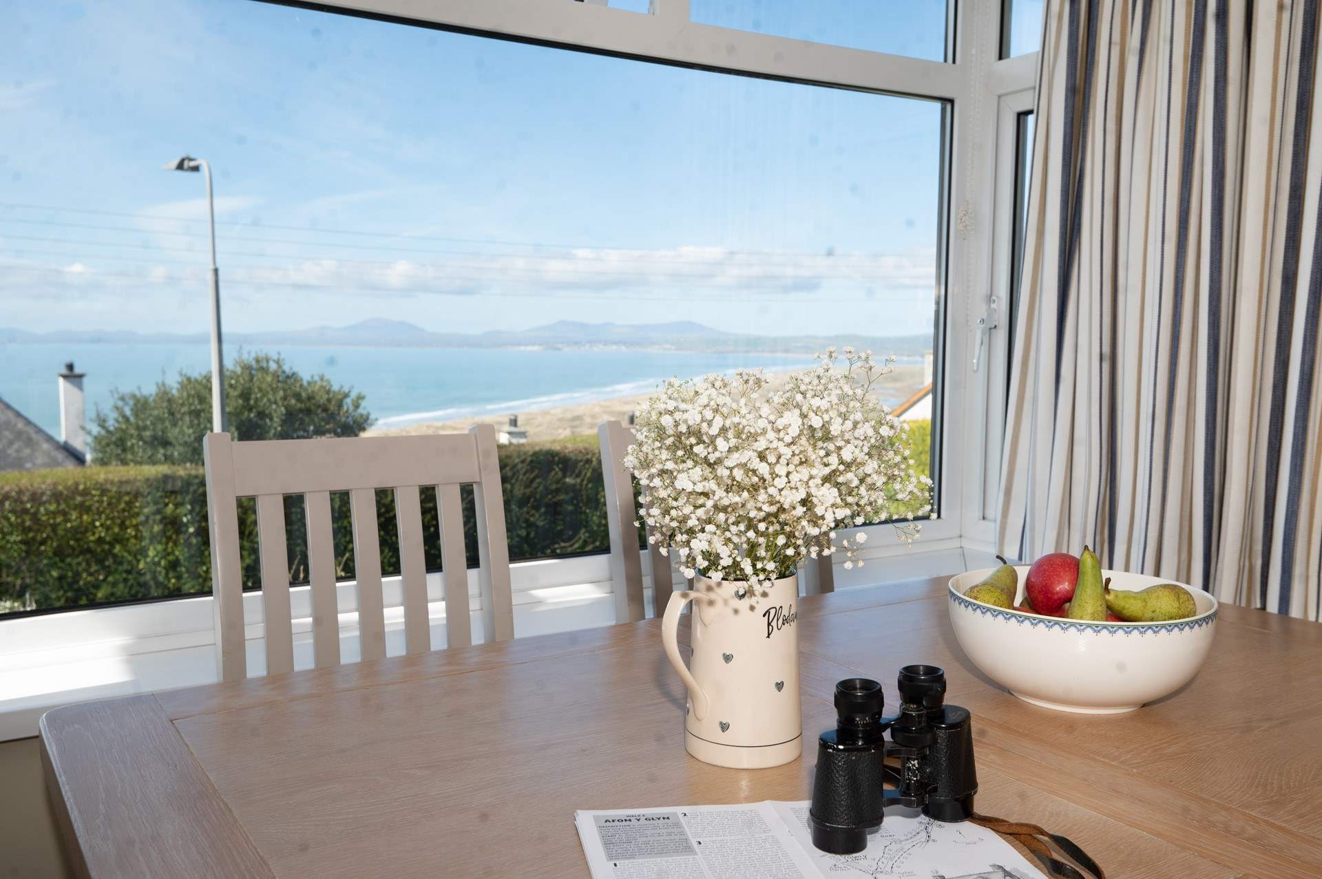 Enjoy your holiday meals with the magnificent backdrop of the endless seascape.