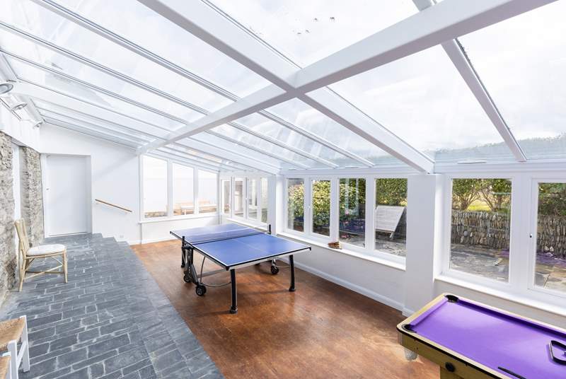 The conservatory has a table-tennis table and a pool table, ideal for games night!