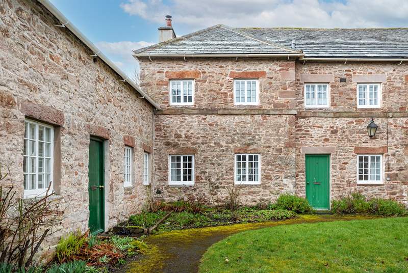 This gorgeous cottage has been converted from the historic estate buildings. Why not walk to the castle and indulge at the cafe?