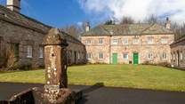 This gorgeous cottage has been converted from the historic estate buildings. Why not walk to the castle and indulge at the cafe?
