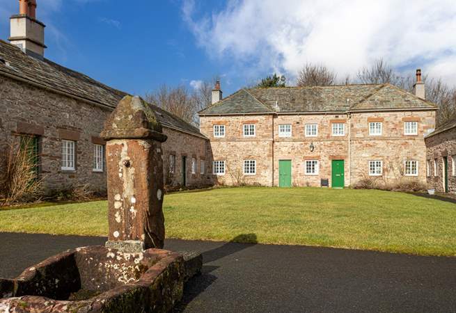 This gorgeous cottage has been converted from the historic estate buildings. Why not walk to the castle and indulge at the cafe?