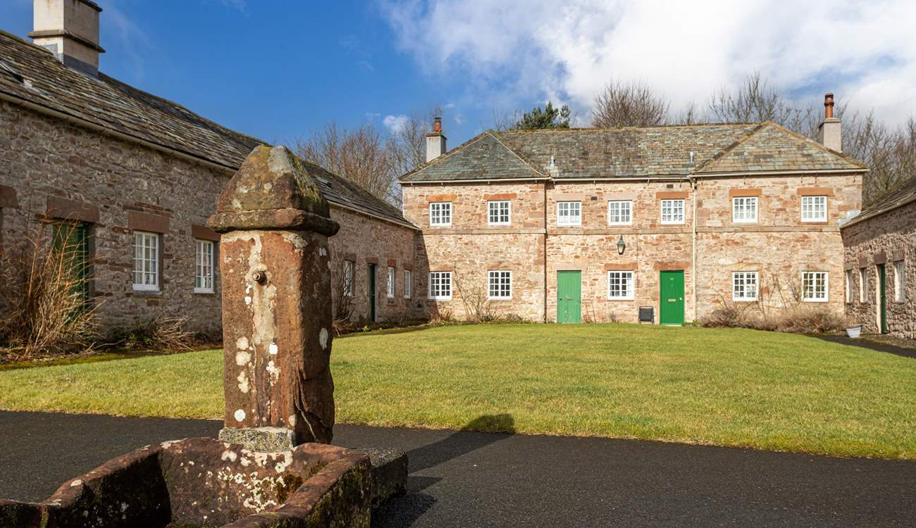 This gorgeous cottage has been converted from the historic estate buildings. Why not walk to the castle and indulge at the cafe?