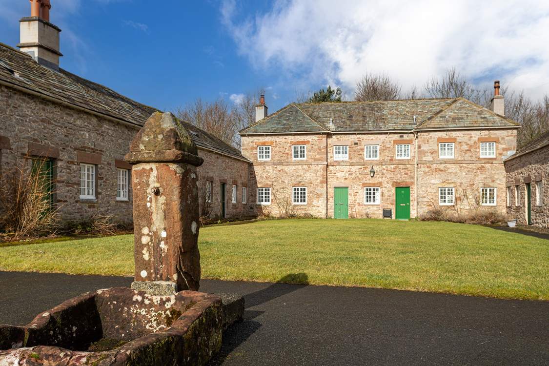 This gorgeous cottage has been converted from the historic estate buildings. Why not walk to the castle and indulge at the cafe?