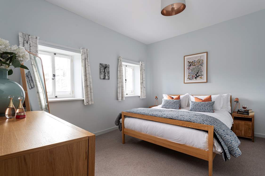 Relax in the sumptuous linen duvet and lie back on the fluffy pillows, perfect.