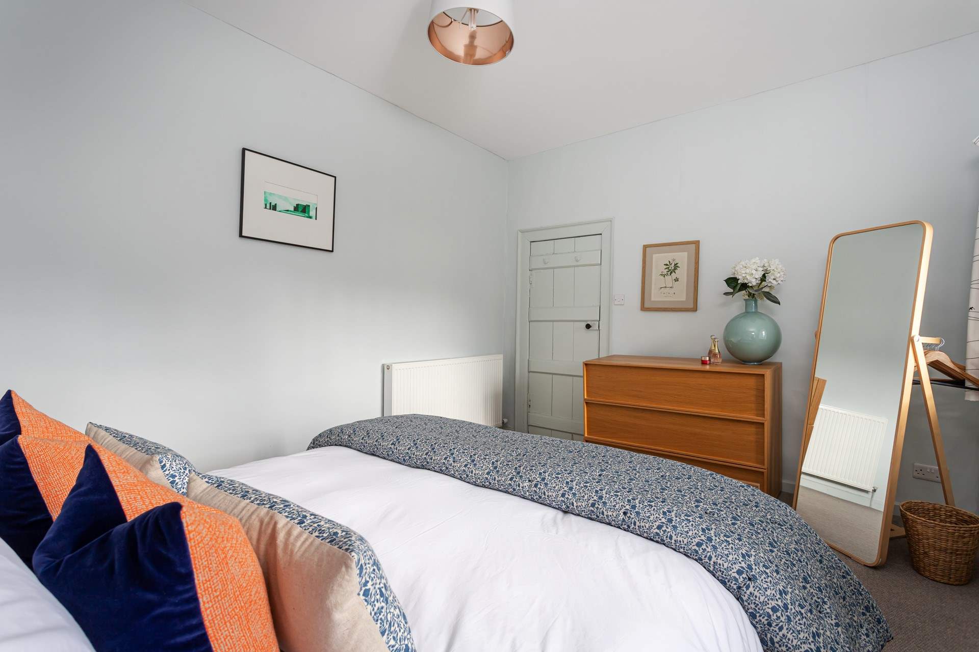 The king-size double bedroom is so calm and relaxing, what pretty linen. 