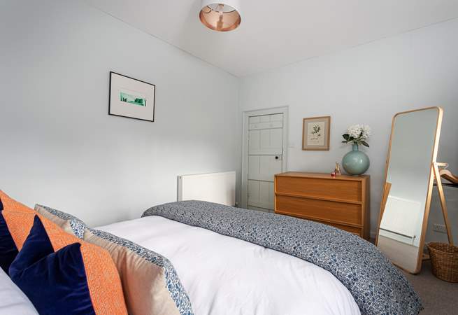 The king-size double bedroom is so calm and relaxing, what pretty linen. 