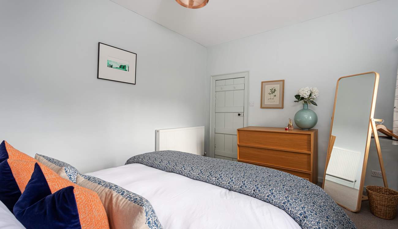 The king-size double bedroom is so calm and relaxing, what pretty linen. 