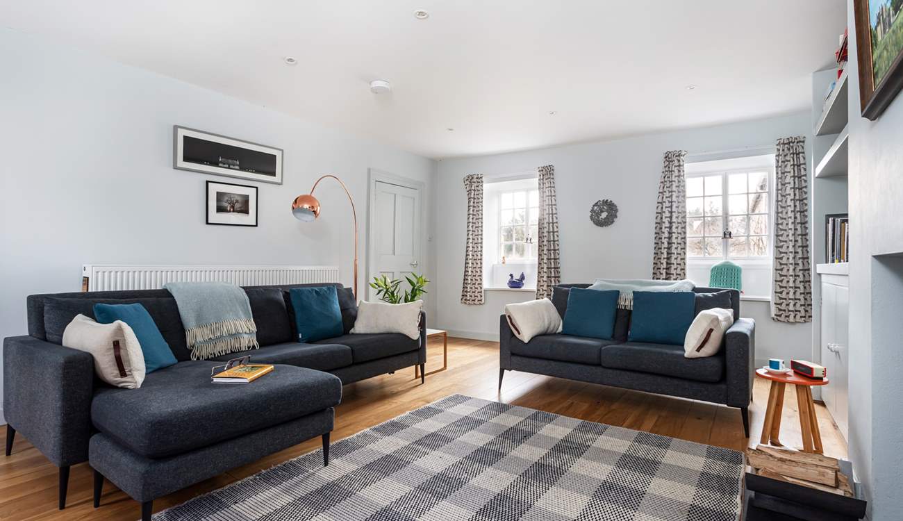 Doesn't this corner sofa look inviting, who will you curl up with? 