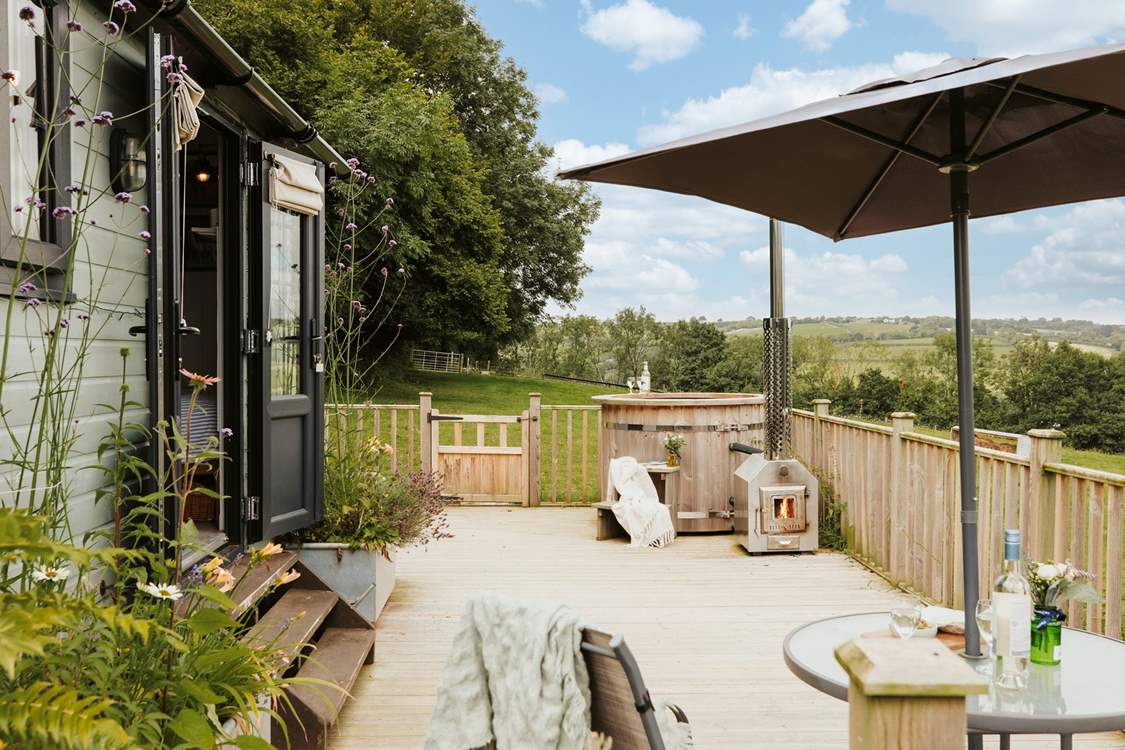 Welcome to Alpaca Hideaway, our sweet shepherd's hut in Devon.
