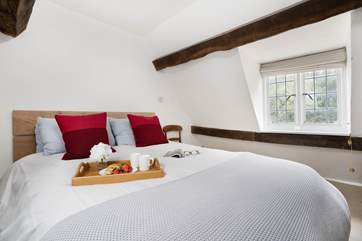Such a charming room.