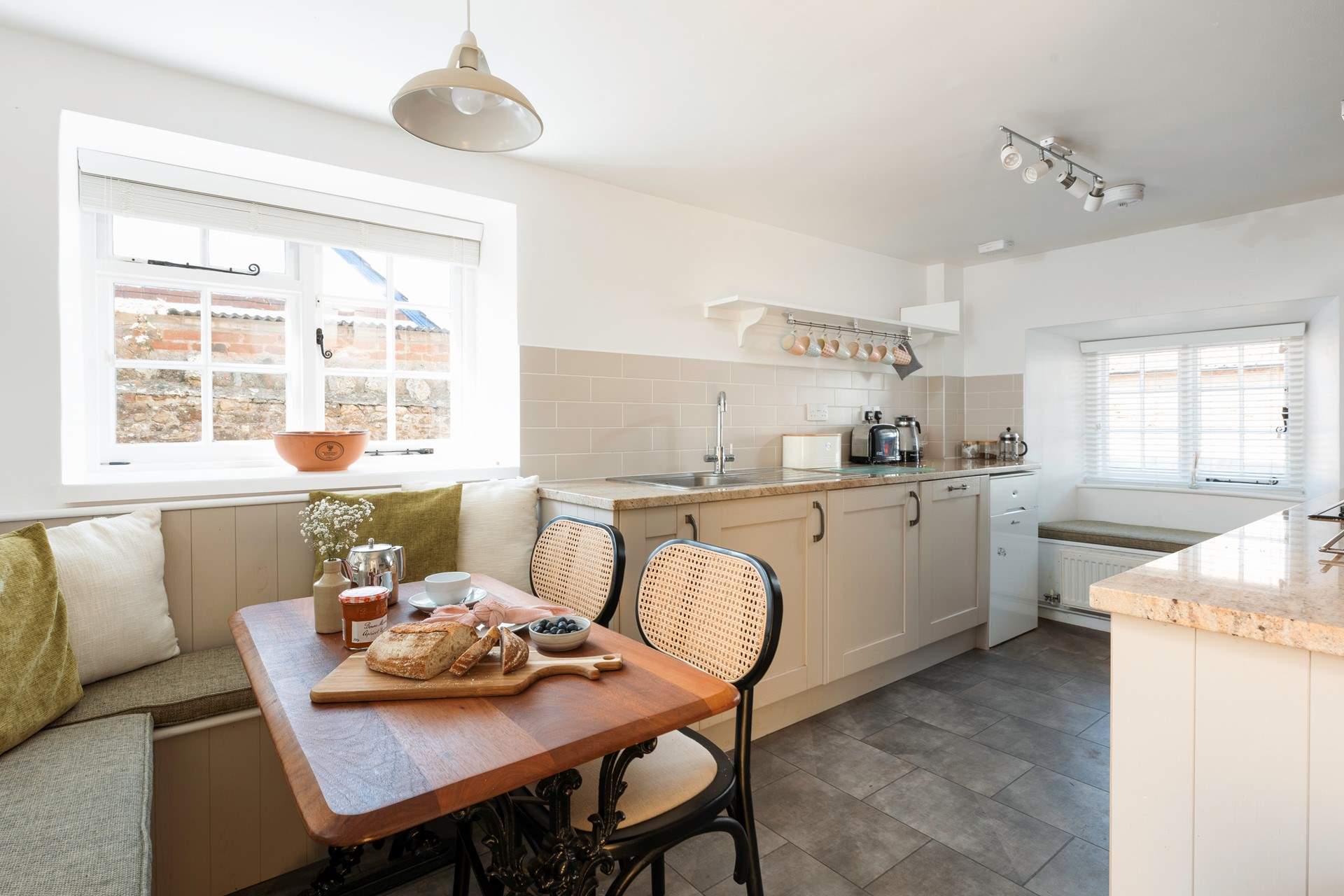 The cute country kitchen.