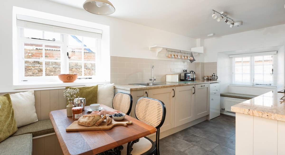 The cute country kitchen.