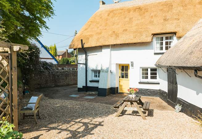 The gorgeous thatch looking golden in the Devon sunshine. This is the back of the house, with parking and a picnic table.