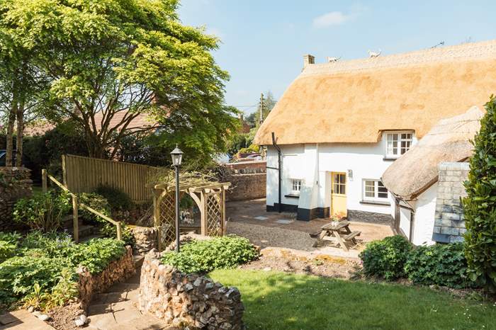 Streamside Cottage is a 3 bedroom dog-friendly cottage near the beach near Budleigh Salterton.