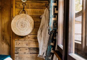 And the warm wooden tones flow effortlessly throughout.