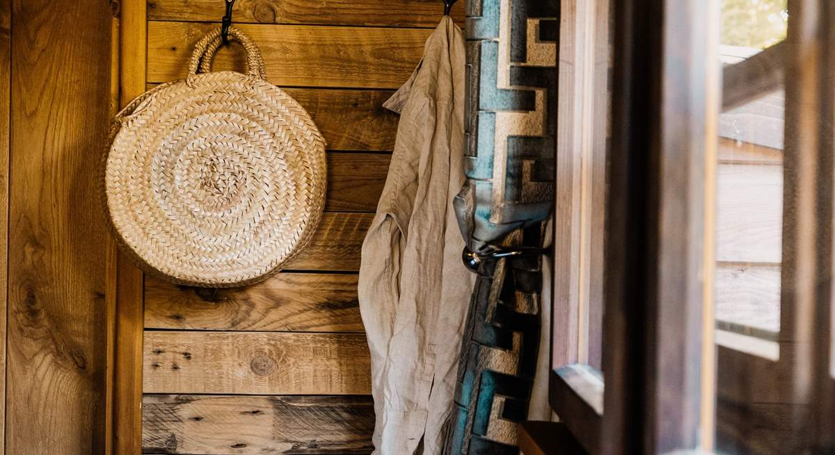 And the warm wooden tones flow effortlessly throughout.