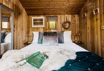 The sumptuous double bed promises a relaxing nights sleep. 