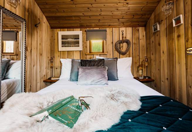 The sumptuous double bed promises a relaxing nights sleep. 