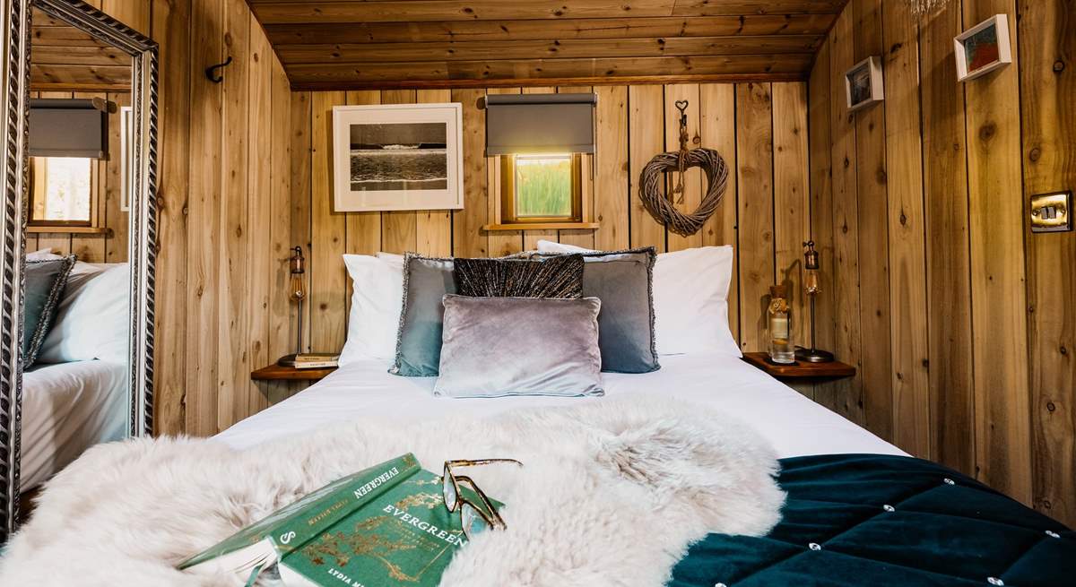 The sumptuous double bed promises a relaxing nights sleep. 