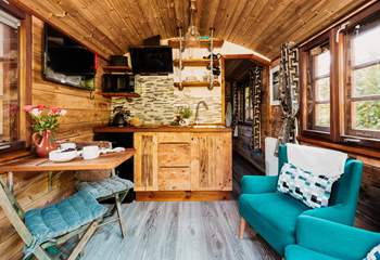 The perfect place to relax and unwind, Pedney's rustic charm fills this heavenly hideaway.