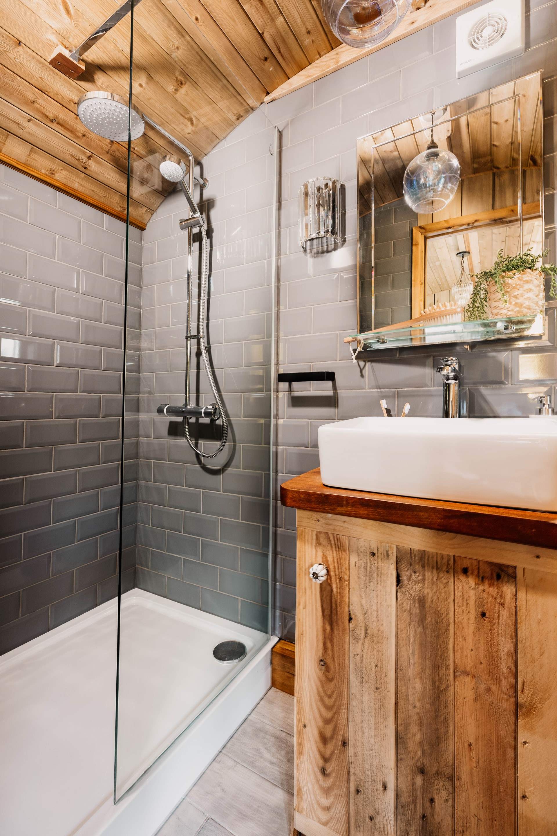 Ideal for freshening up after a day exploring the Cornish countryside.