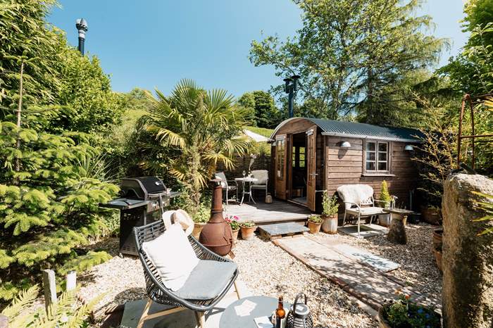 Pedney is a Dog friendly shepherds hut near Penzance, West Cornwall.