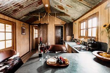 This spacious hut is a unique family getaway.