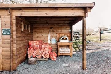 Cook up some Italian delights in the wonderful DeliVita pizza oven. (Please note this is shared with the two other hideaways onsite).
