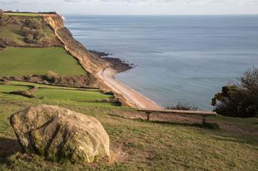 The breathtakingly beautiful Jurassic Coast is less than 15 minutes away!
