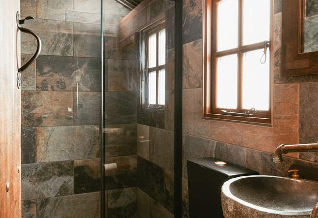 We love the copper details in the gorgeous shower-room.