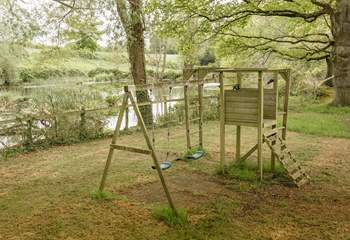 A short walk away, children can enjoy the swings by the lake. (Please note this area is shared with the other hideaway on site. 