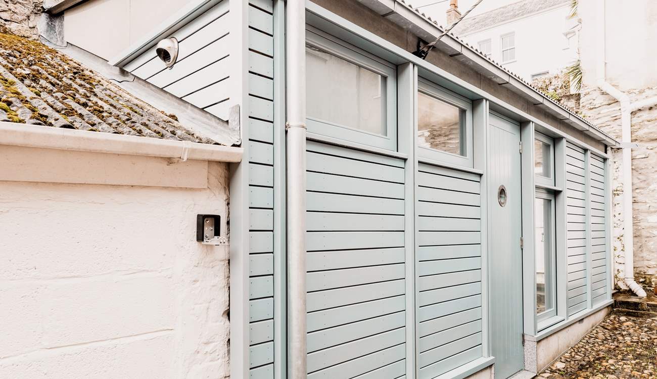 Nestled at the top of a cobbled path and tucked between the higgledy-piggledy houses of stunning St Mawes. 