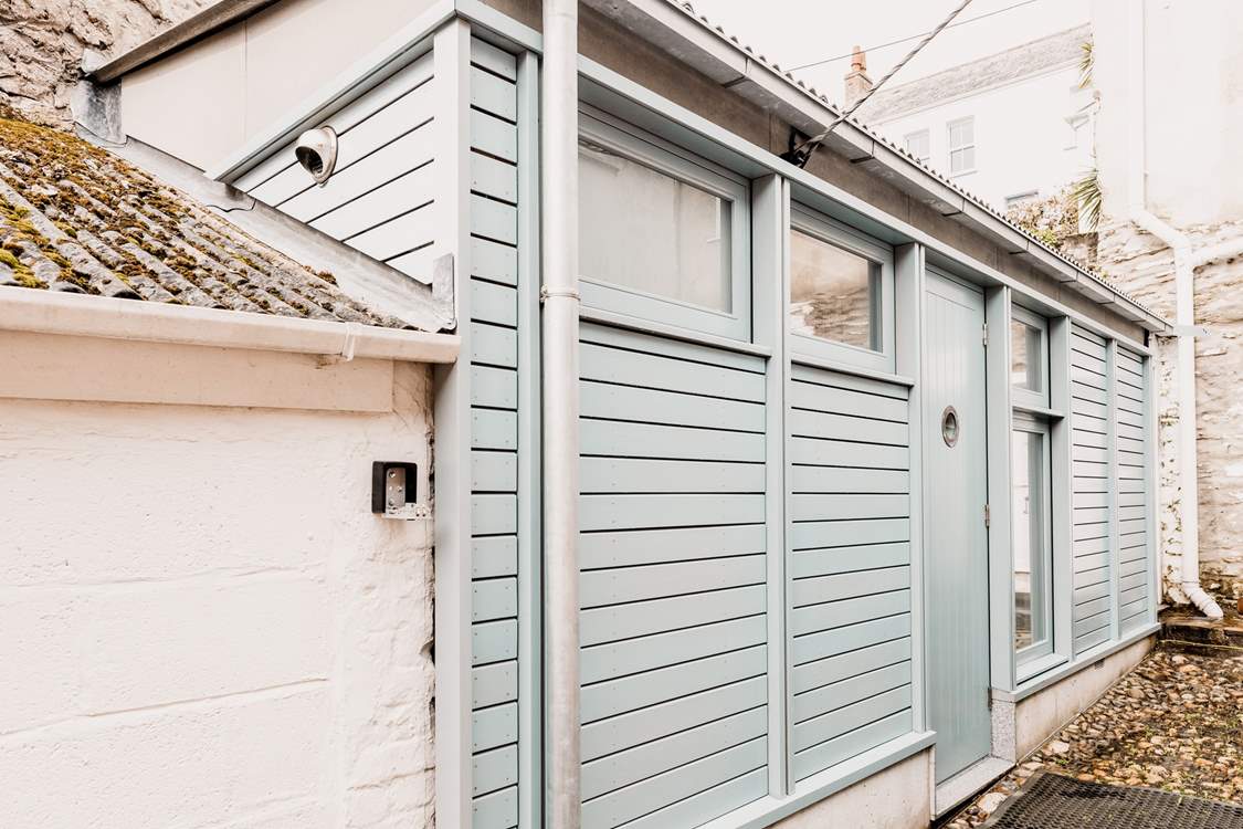 Nestled at the top of a cobbled path and tucked between the higgledy-piggledy houses of stunning St Mawes.