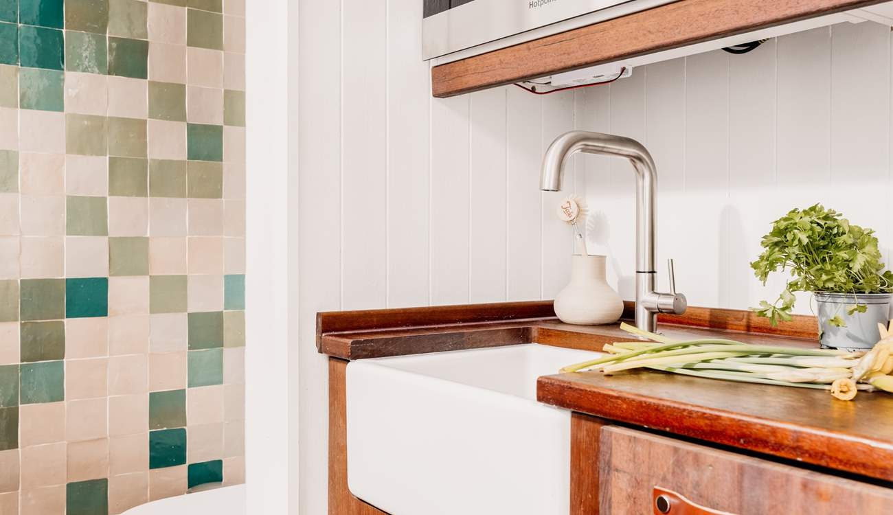 Just the sweetest Belfast sink we've ever seen! 
