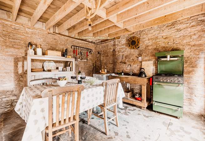 The rustic kitchen is well-equipped for your unique stay in nature. 