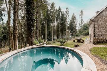Sink into the hot tub and admire your forest surroundings.