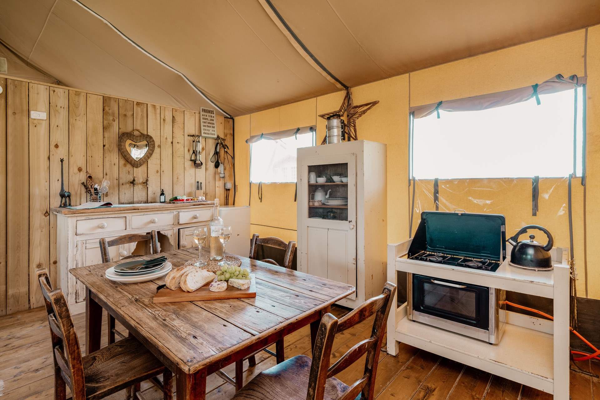 Reminisce on fond memories with a glass of your favourite!