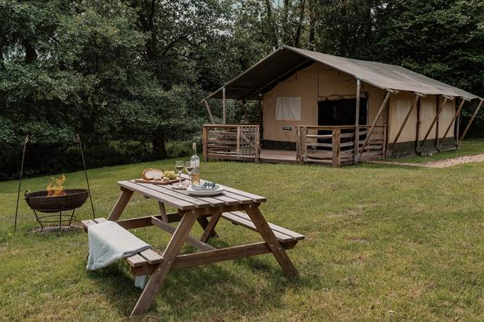 River Safari is a 2 bedroom, dog friendly Safari Tent near Hereford.